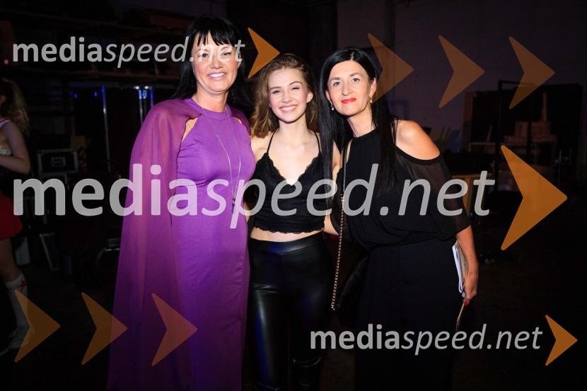 mag. Andreja  Jernejčič, direktorica podjetja Lin&Nil;  Saša Lešnjek, pevka, igralka;  ... Muzikal Briljantina, premiera