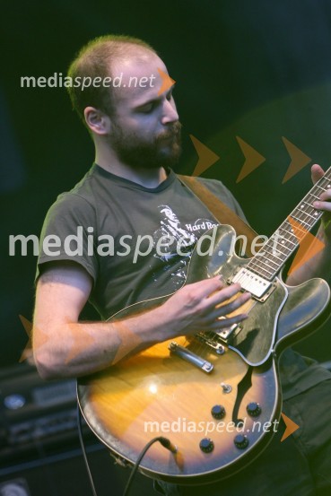 Član skupine Gal in GaleristiCircom open air koncert