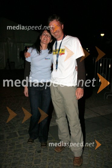 Jana Jeglič in Ivo Kores, voditelj in urednik jutranjega programa na TV Slovenija, voditelja prireditveCircom open air koncert