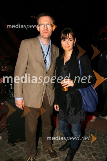 Polona Kasal, pevka in Zoran Medved, organizator prireditve in predsednik združenja CircomCircom open air koncert