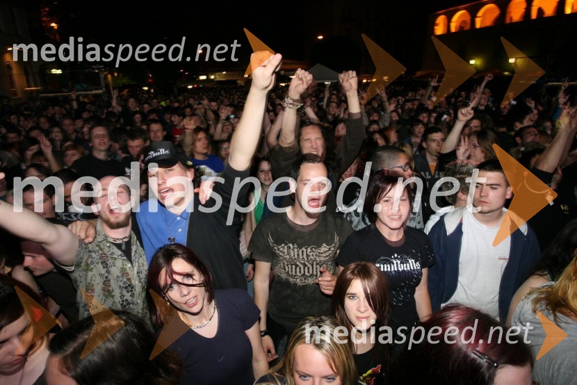 ObiskovalciCircom open air koncert