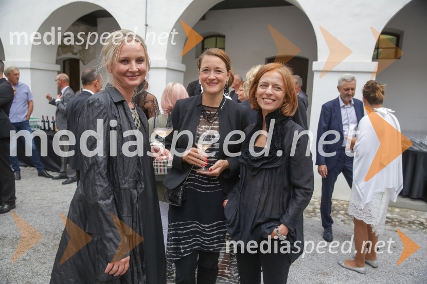  ... ;  ... ;  Petra Čeferin, arhitektkaNespodobni odvetnik, predstavitev biografije Petra Čeferina