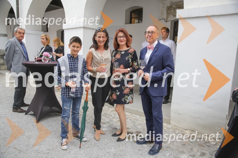  Aleksander Mikolič;  Betka Šuhel Mikolič, mentorica nastopanja v javnosti, radijska in televizijska voditeljica, podjetje BPR;  ... ;  Blaž Košorok,  generalni direktor HSENespodobni odvetnik, predstavitev biografije Petra Čeferina