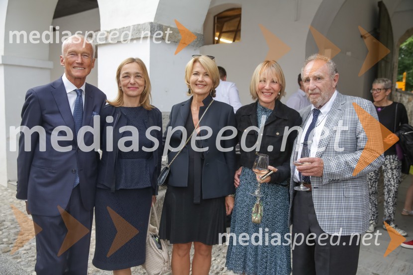  Janez  Pergar, prokurist NP Consulting; dr. Alja  Brglez, vodja kabineta predsednika RS;  Nevenka Črešnar Pergar, lastnica in direktorica podjetja NP Consulting;  ... ;  ... Nespodobni odvetnik, predstavitev biografije Petra Čeferina