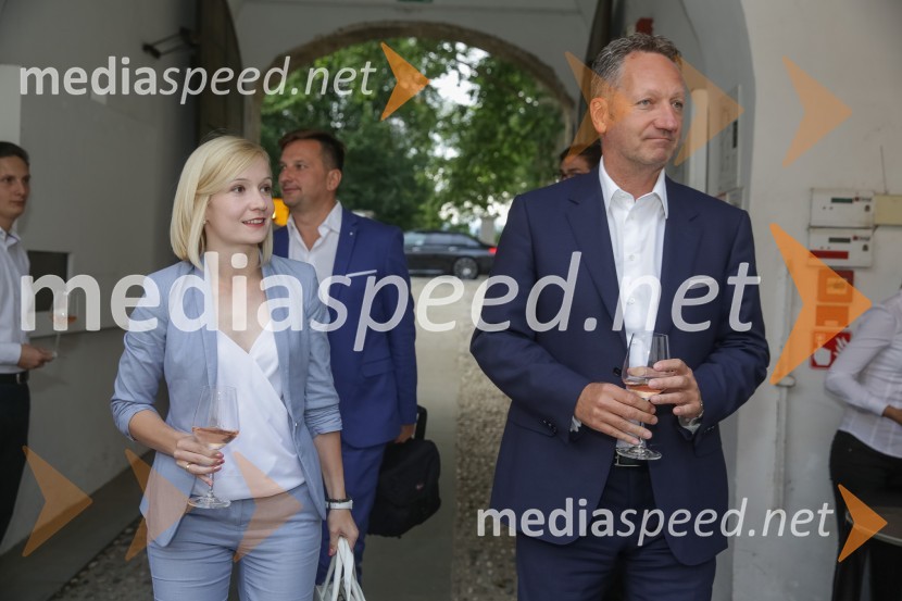  ... ;  Boris Popovič, župan KopraNespodobni odvetnik, predstavitev biografije Petra Čeferina