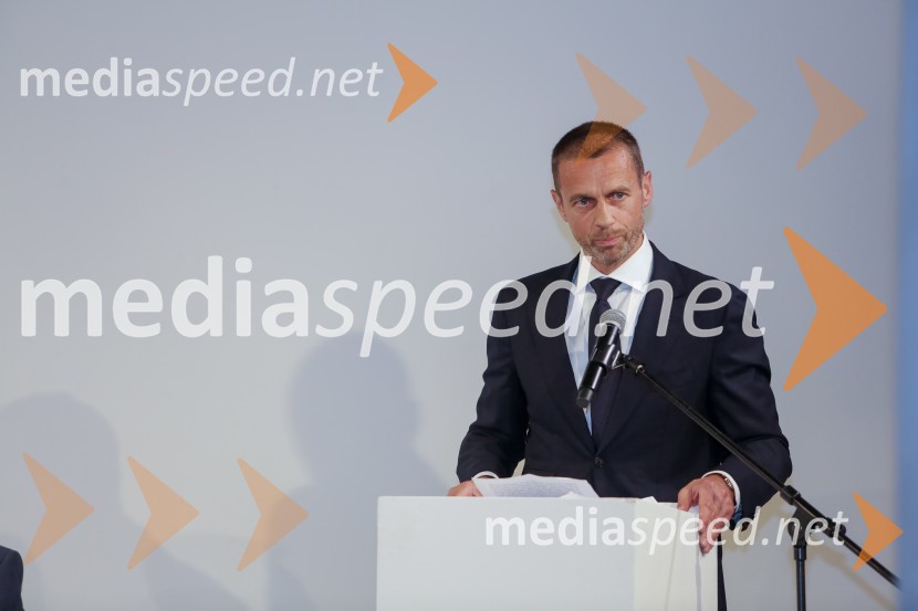  Aleksander Čeferin, odvetnik in predsednik Nogometne zveze Slovenije (NZS) Nespodobni odvetnik, predstavitev biografije Petra Čeferina