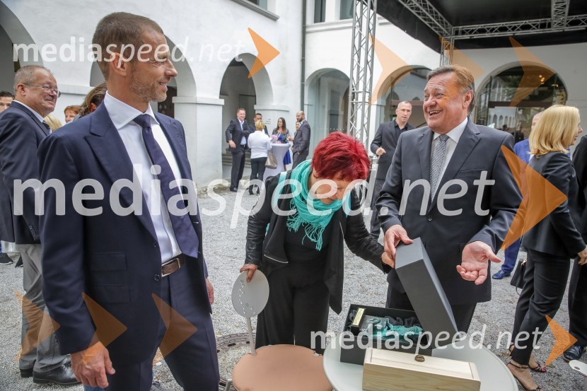  Aleksander Čeferin, odvetnik in predsednik Nogometne zveze Slovenije (NZS) ;  ... ;  Zoran Janković, župan, Mestna občina LjubljanaNespodobni odvetnik, predstavitev biografije Petra Čeferina