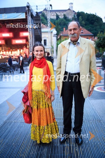  ... ;  Marijan Zlobec, novinar, kritikSimfonična ekstaza 2, unikatni glasbeni spektakel