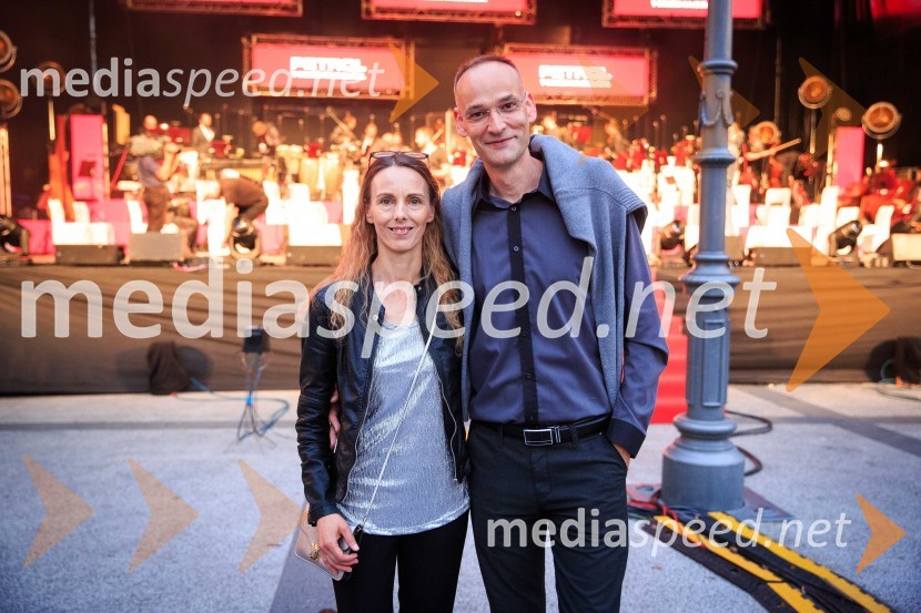  Mojca Salkič;  Aleksander Salkič, svetovalec predsednika uprave Petrol d.d.Simfonična ekstaza 2, unikatni glasbeni spektakel