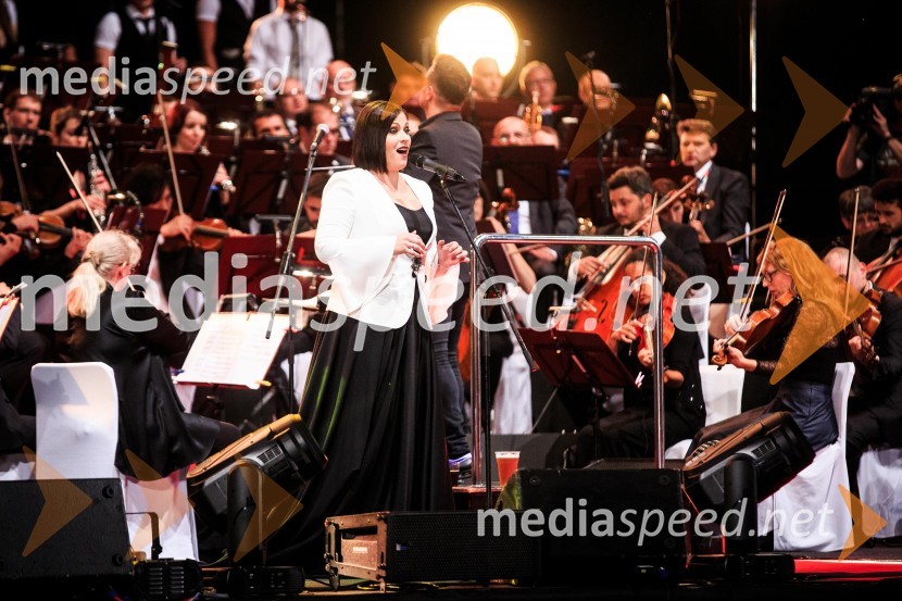  Nuška Drašček, pevkaSimfonična ekstaza 2, unikatni glasbeni spektakel