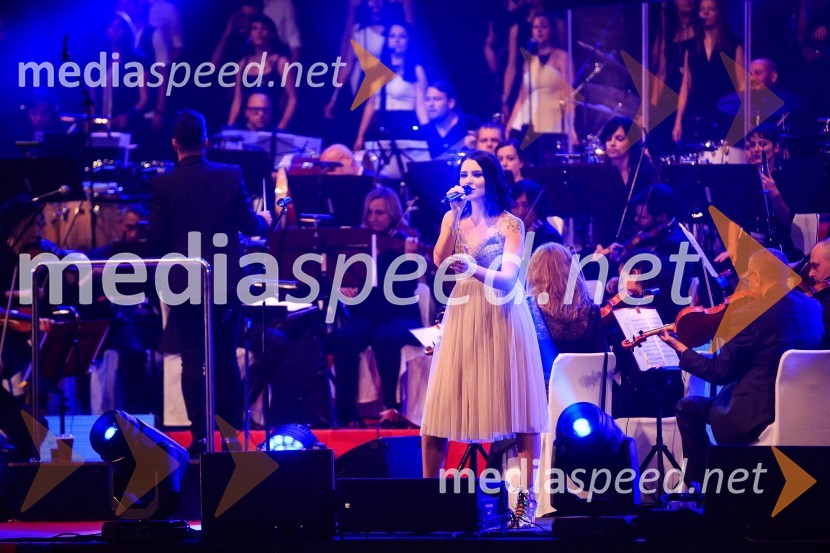  Maja Keuc, pevkaSimfonična ekstaza 2, unikatni glasbeni spektakel