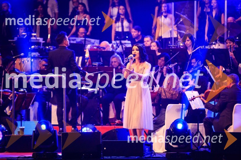  Maja Keuc, pevkaSimfonična ekstaza 2, unikatni glasbeni spektakel