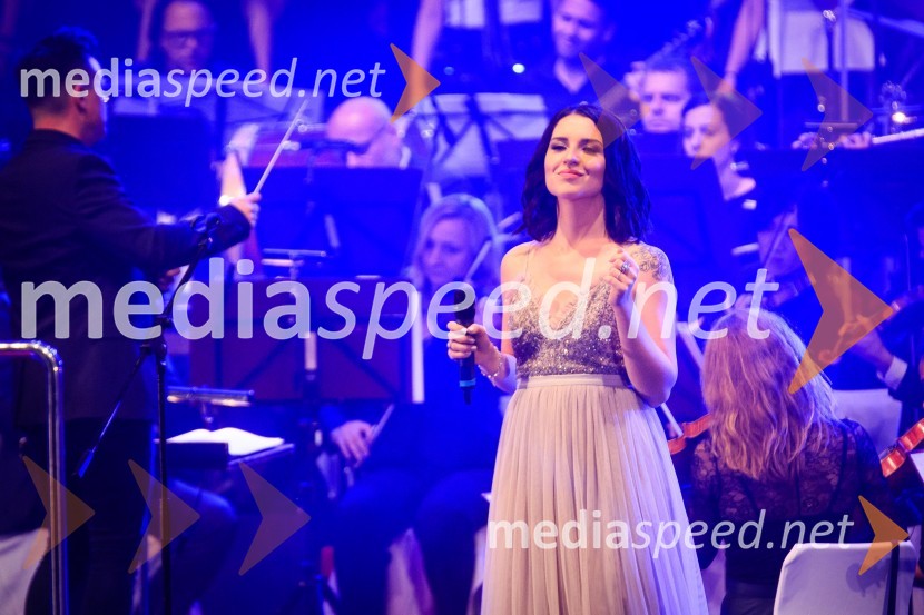  Maja Keuc, pevkaSimfonična ekstaza 2, unikatni glasbeni spektakel