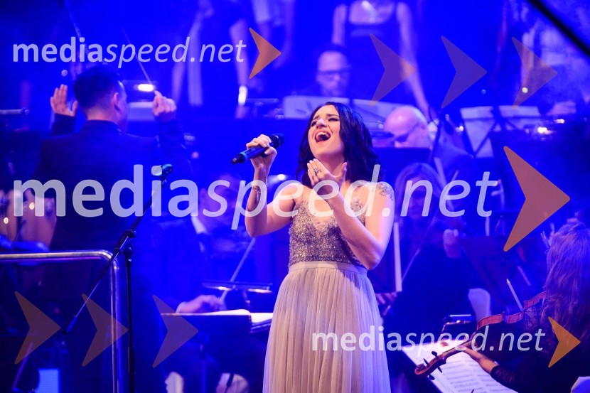  Maja Keuc, pevkaSimfonična ekstaza 2, unikatni glasbeni spektakel