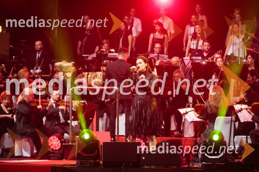  Tinkara Kovač, glasbenicaSimfonična ekstaza 2, unikatni glasbeni spektakel