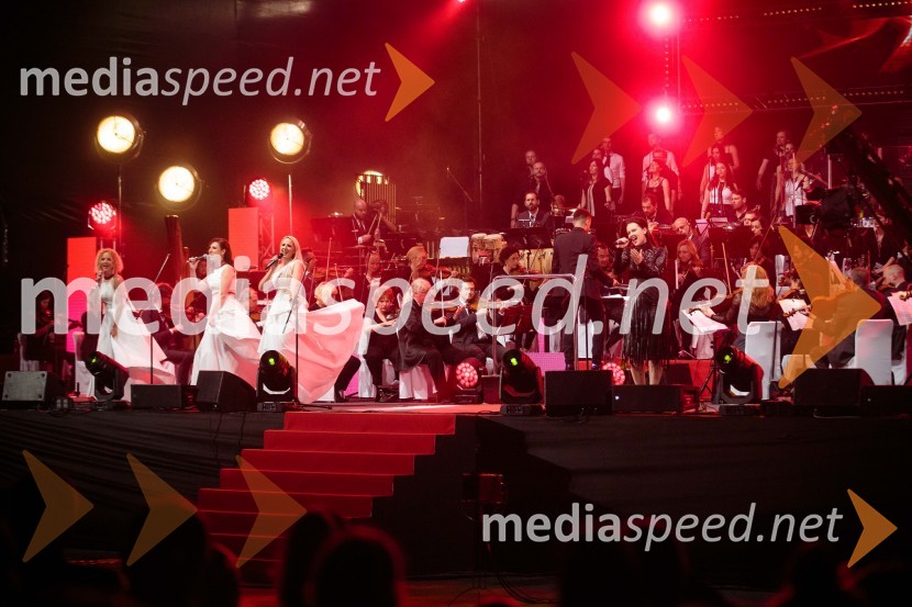  Petra  Grkman, Katrinas;  Sanja  Mlinar Marin, Katrinas;  Katarina Habe, Katrinas;  Tinkara Kovač, glasbenicaSimfonična ekstaza 2, unikatni glasbeni spektakel