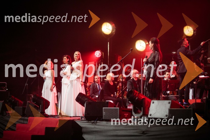  Petra  Grkman, Katrinas;  Sanja  Mlinar Marin, Katrinas;  Katarina Habe, Katrinas;  Tinkara Kovač, glasbenicaSimfonična ekstaza 2, unikatni glasbeni spektakel