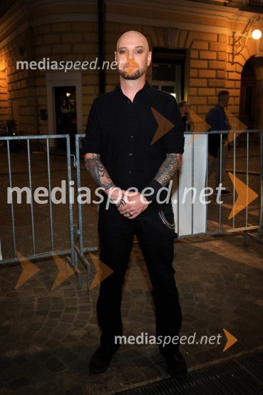  Tomi Meglič, glasbenik, pevec skupine SiddhartaSimfonična ekstaza 2, unikatni glasbeni spektakel