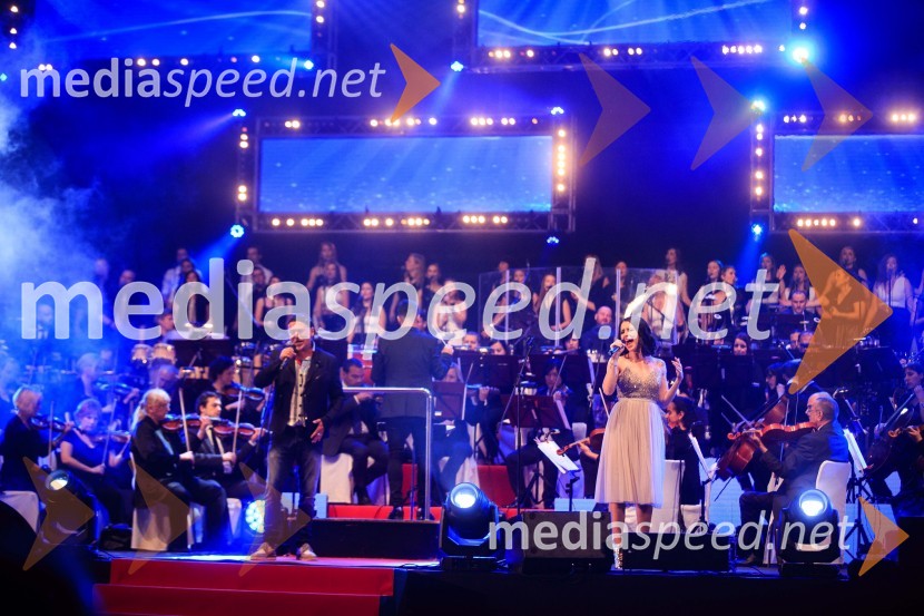  Zlatan Stipišić - Gibonni, pevec;  Maja Keuc, pevkaSimfonična ekstaza 2, unikatni glasbeni spektakel