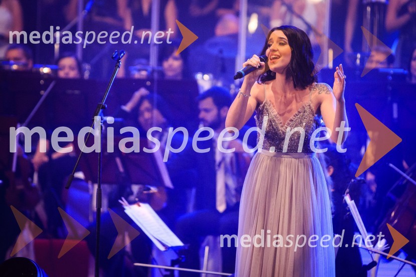  Maja Keuc, pevkaSimfonična ekstaza 2, unikatni glasbeni spektakel