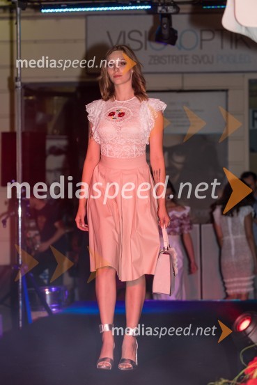  Suzana Knezar , finalistka Miss Slovenije 2018Modna revija Summer Vibes