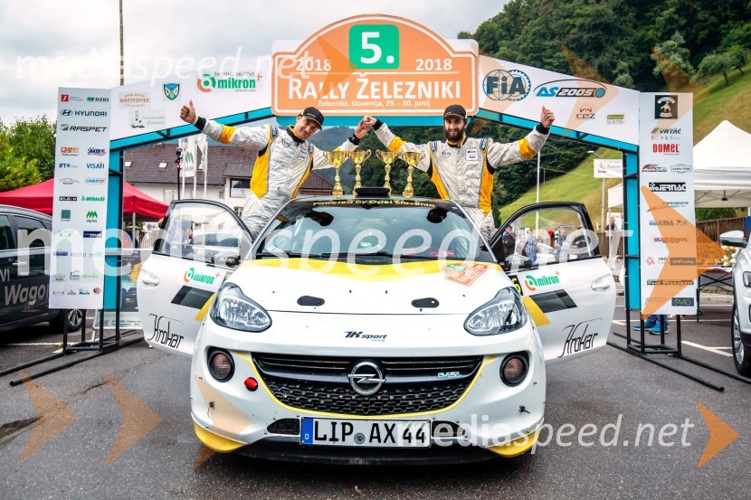 Posadka Tim Novak-Uroš Ocvirk po treh relijih trdno zasidrana na drugem mestu