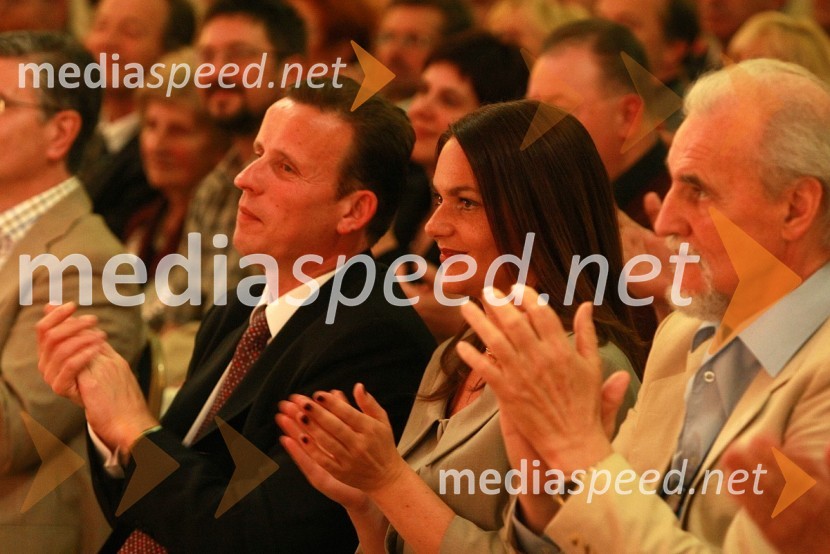 Bojan Šrot, župan občine Celje s spremljevalko Katarino KarlovšekSlavnostni koncert ob 40 - letnici New Swing Quartet