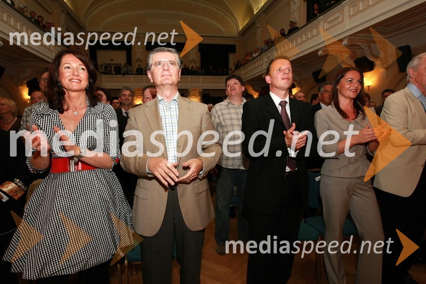 Franjo Bobinac, predsednik uprave Gorenje d.d. s soprogo Polono in   Bojan Šrot, župan občine Celje s spremljevalko Katarino KarlovšekSlavnostni koncert ob 40 - letnici New Swing Quartet