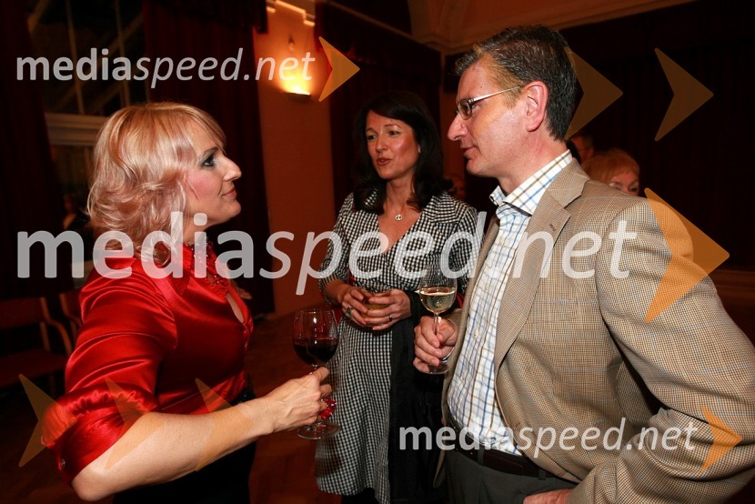 Alenka Godec, pevka in Franjo Bobinac, predsednik uprave Gorenje d.d. s soprogo PolonoSlavnostni koncert ob 40 - letnici New Swing Quartet