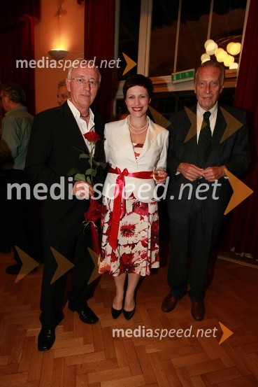 Oliver Dragojevič, hrvaški pevec, Nuška Drašček, pevka in Miljenko Prohaska, hrvaški skladatelj, dirigent in producentSlavnostni koncert ob 40 - letnici New Swing Quartet