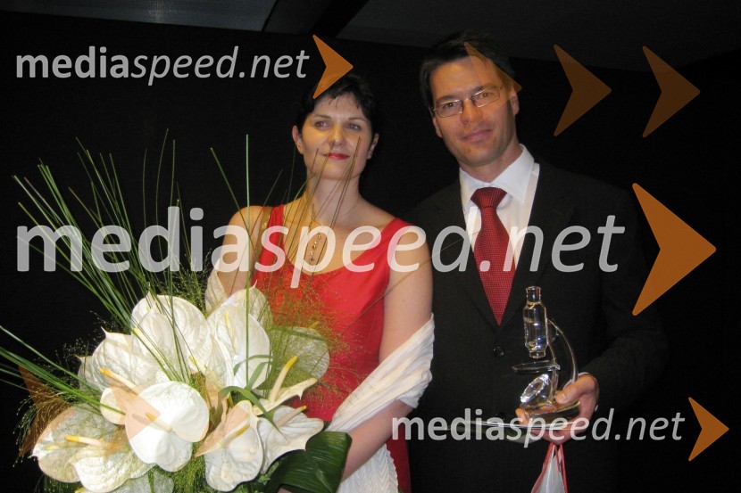 Dr. Leja Dolenc Grošelj, vodja laboratorija za motnje spanja na Inštitutu za klinično nevrofiziologijo Kliničnega centra v Ljubljani in Znanstvenica leta 2008 s soprogomZnanstvenica leta 2008