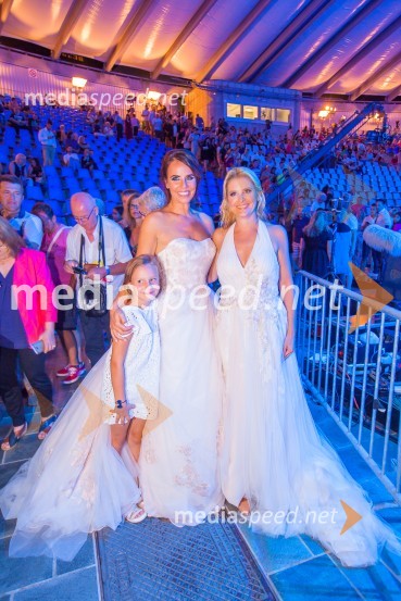  ... ;  Lorella Flego, voditeljica;  Bernarda Žarn, voditeljica38. Festival melodije morja in sonca Portorož