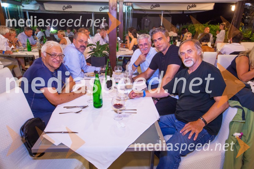  Oto Pestner, pevec;  Igor Kadunc, generalni direktor RTV Slovenija;  ... ;  Jan Plestenjak, pevec;  Dragan  Bulič, glasbeni urednik38. Festival melodije morja in sonca Portorož