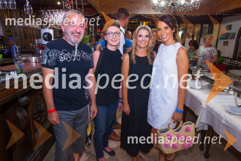  Milan Gačanovič - Gacho, oblikovalec;  Nina  Žnideršič, fotografinja;  Bernarda Žarn, voditeljica;  Lorella Flego, voditeljica38. Festival melodije morja in sonca Portorož