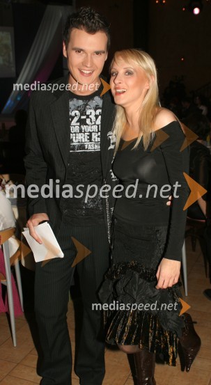 Voditelj Andrej Mernik, Net tv in pevka Carmen SonnoLepa soseda 2005 finalni izbor