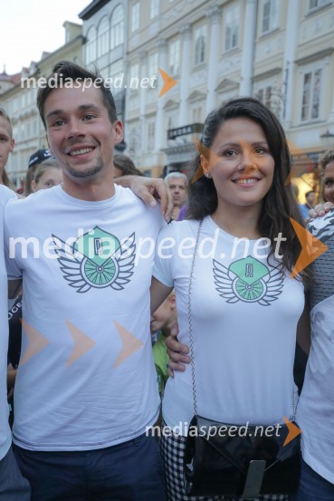  Primož Roglič, smučarski skakalec in kolesar;  Lora Klinc, dekle Primoža RogličaSprejem kolesarja Primoža Rogliča