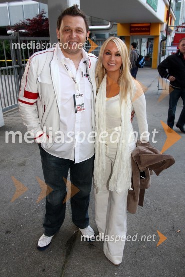 Damir Osredečki, glavni organizator prireditve in Saša Lendero, pevkaKoncert leta 2008