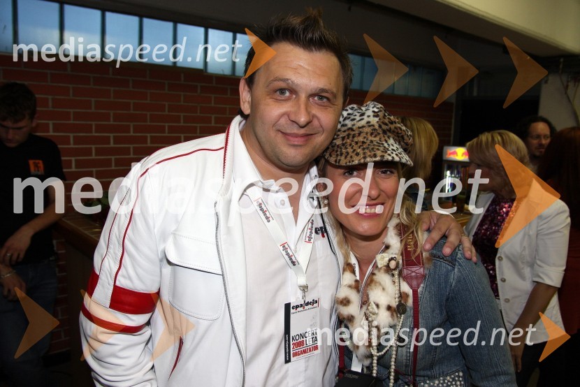 Damir Odredečki, glavni organizator prireditve in Alenka Slavinec, fotografinjaKoncert leta 2008