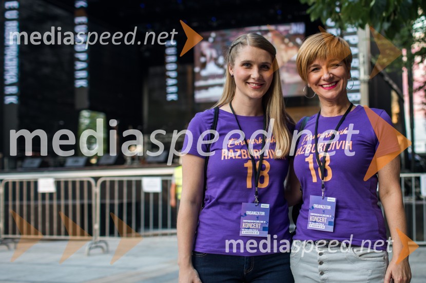  Vanja Bele, asistenka za marketing Europarka;  Petra Romih, vodja marketinga EuroparkaEuroparkov koncert leta: Challe Salle in Perpetuum Jazzile