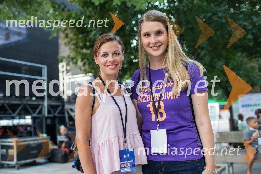  Teja Peček, voditeljica, novinarka, BK TV;  Vanja Bele, asistenka za marketing EuroparkaEuroparkov koncert leta: Challe Salle in Perpetuum Jazzile