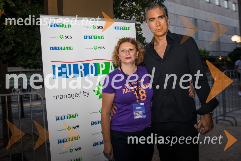  Simona Mandl, Center managerka Europarka;  Jan Plestenjak, pevecEuroparkov koncert leta: Challe Salle in Perpetuum Jazzile