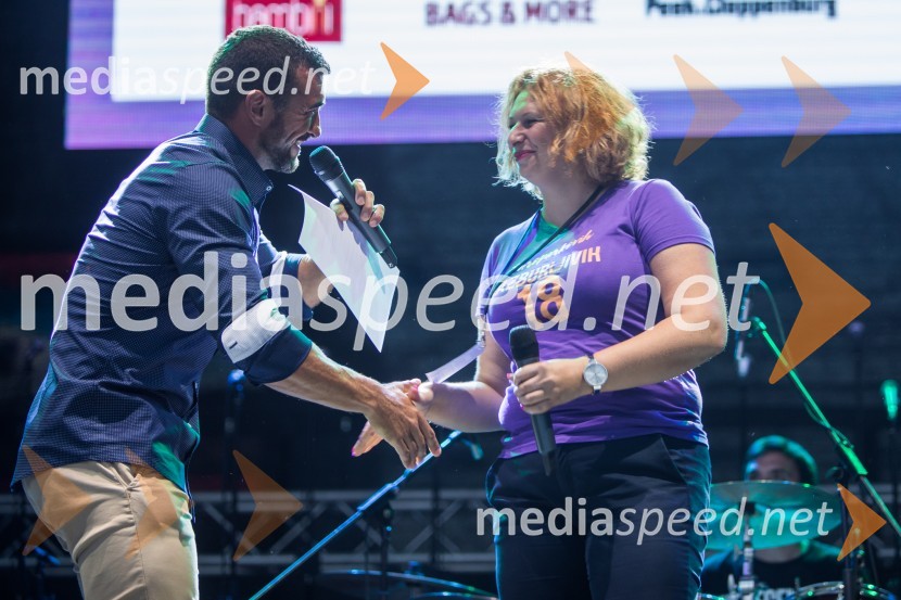  Marko Potrč, televizijski voditelj;  Simona Mandl, Center managerka EuroparkaEuroparkov koncert leta: Challe Salle in Perpetuum Jazzile