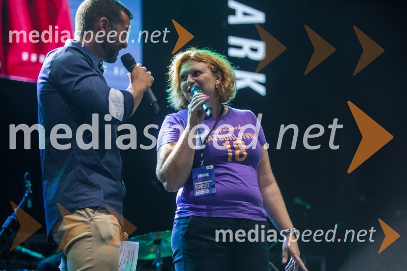  Marko Potrč, televizijski voditelj;  Simona Mandl, Center managerka EuroparkaEuroparkov koncert leta: Challe Salle in Perpetuum Jazzile