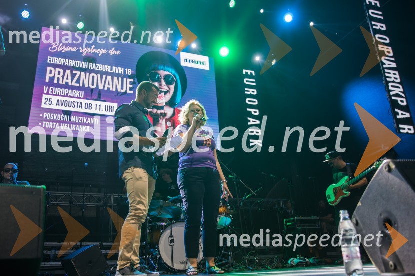  Marko Potrč, televizijski voditelj;  Simona Mandl, Center managerka EuroparkaEuroparkov koncert leta: Challe Salle in Perpetuum Jazzile