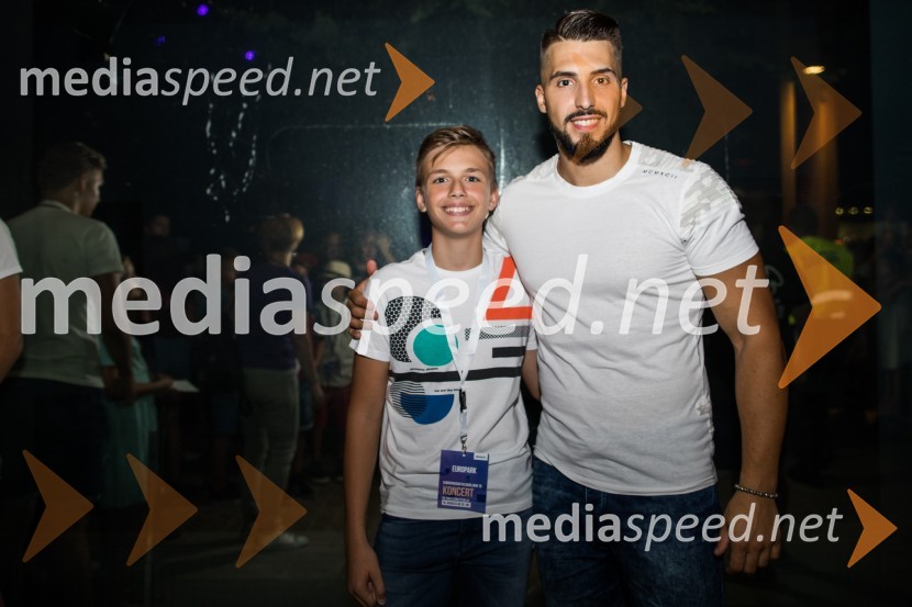  ... ;  Challe Salle, glasbenikEuroparkov koncert leta: Challe Salle in Perpetuum Jazzile