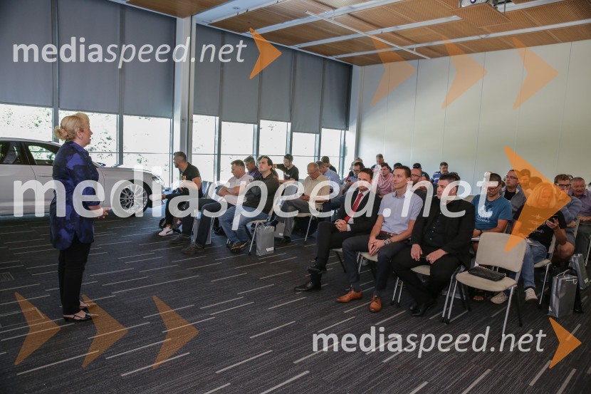  Sabrina Pečelin, vodja odnosov z javnostmi pri Porsche Slovenija d.o.o.Audi A6, slovenska predstavitev