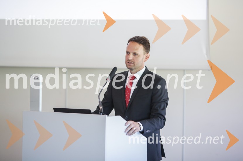 Franci Bolta, direktor znamke Audi pri podjetju Porsche Slovenija d.o.o.Audi A6, slovenska predstavitev