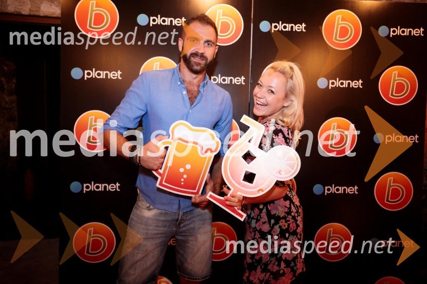  Denis Malačič, novinar Planet TV;  Barbara Imperl, TV VeseljakResničnostni šov Bar se kmalu vrača na televizijske zaslone