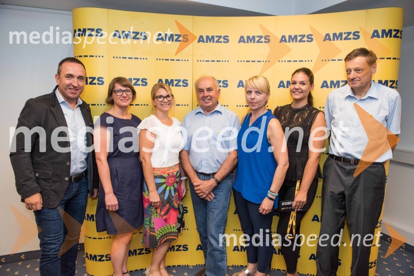  Borut  Cvetko, kreativni direktor, Mediaspeed;  ... ;  ... ;  Anton Breznik, predsednik AMZS;  Andreja Prel, vodja športa, AMZS;  ... ;  France Kmetič, glavni urednik, MotorevijaOrganizatorji in slovenska voznika pred dirko za VN Slovenije v Krškem zelo optimistični