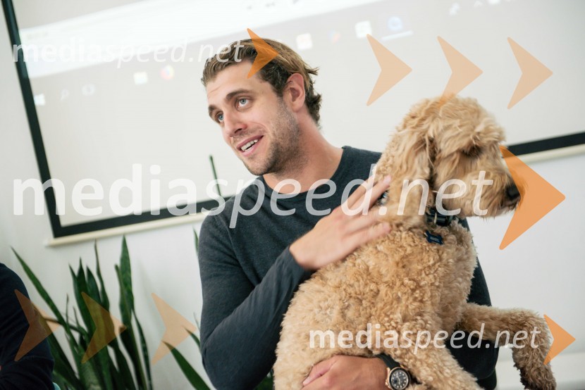  Anže Kopitar, hokejist, LA Kings;  Gustl Kopitar, kužaSvojo slikanico je dobil tudi Anže Kopitar